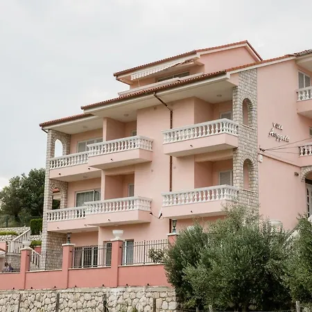 Anggela 4* Supetarska Draga