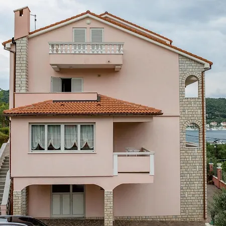 Πανσιόν Anggela 4*