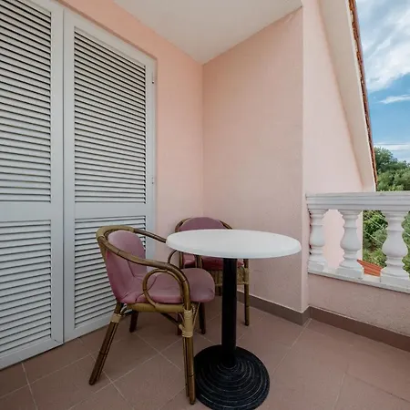 Konukevi Anggela Supetarska Draga