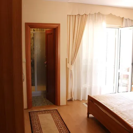 Anggela 4* Supetarska Draga
