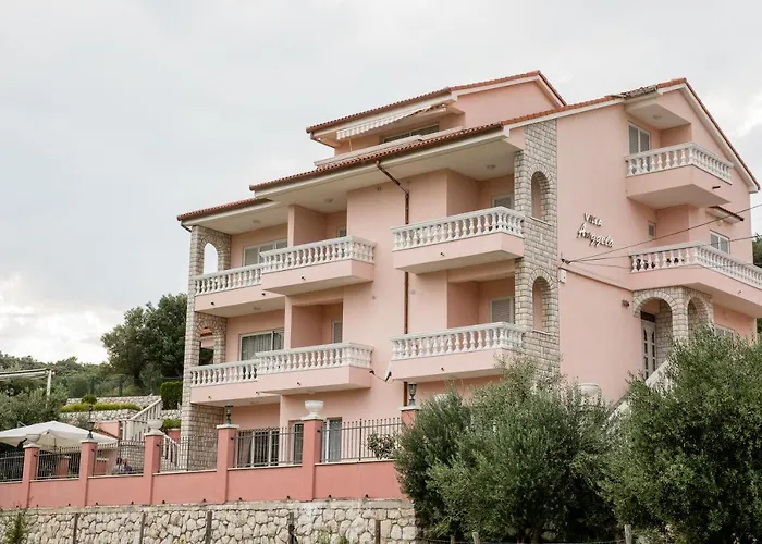 Anggela 4* Supetarska Draga