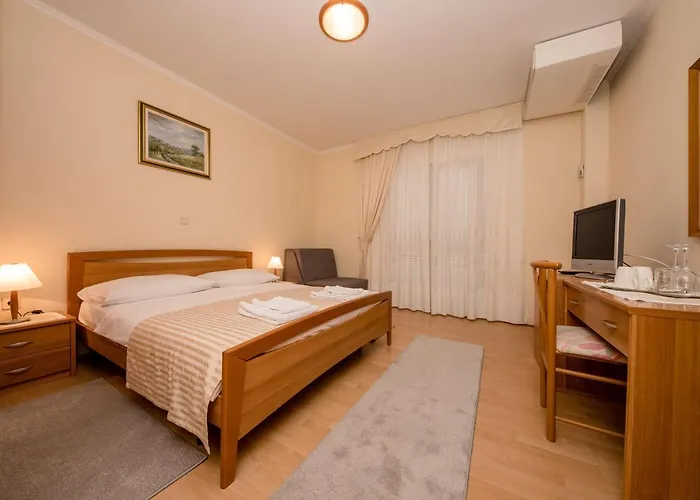 Anggela 4* Supetarska Draga