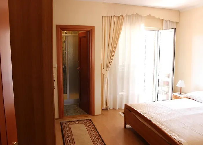 Anggela 4* Supetarska Draga